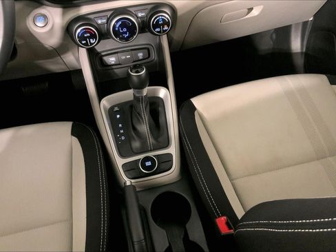 Used 2025 Hyundai Venue SEL FWD image 18