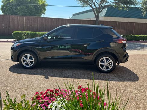 Used 2024 Nissan Kicks S image 11
