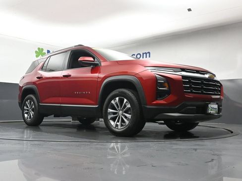 Used 2025 Chevrolet Equinox LT w/ Convenience Package II AWD/4WD image 26