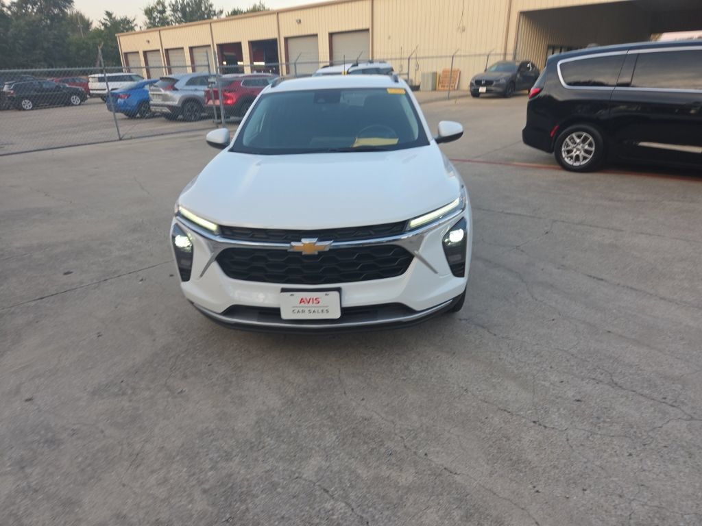 Used 2025 Chevrolet Trax LT w/ LT Convenience Package FWD image 5