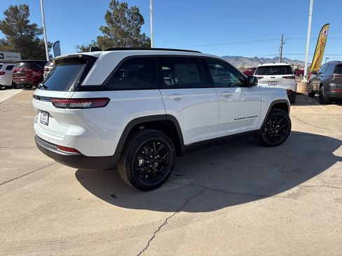 New 2026 Jeep Grand Cherokee Altitude image 5