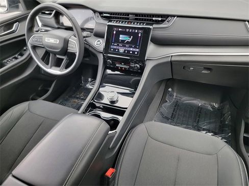 Certified 2023 Jeep Grand Cherokee Laredo X image 39