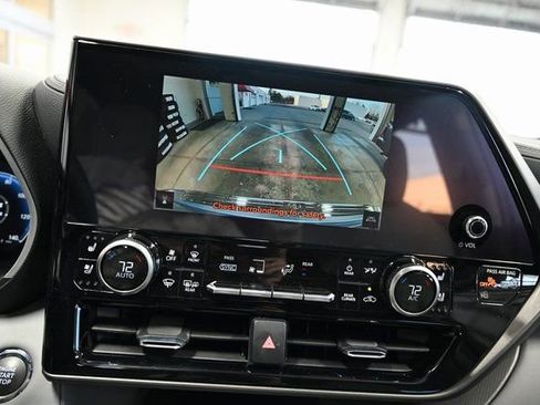 Used 2023 Toyota Highlander Limited image 17