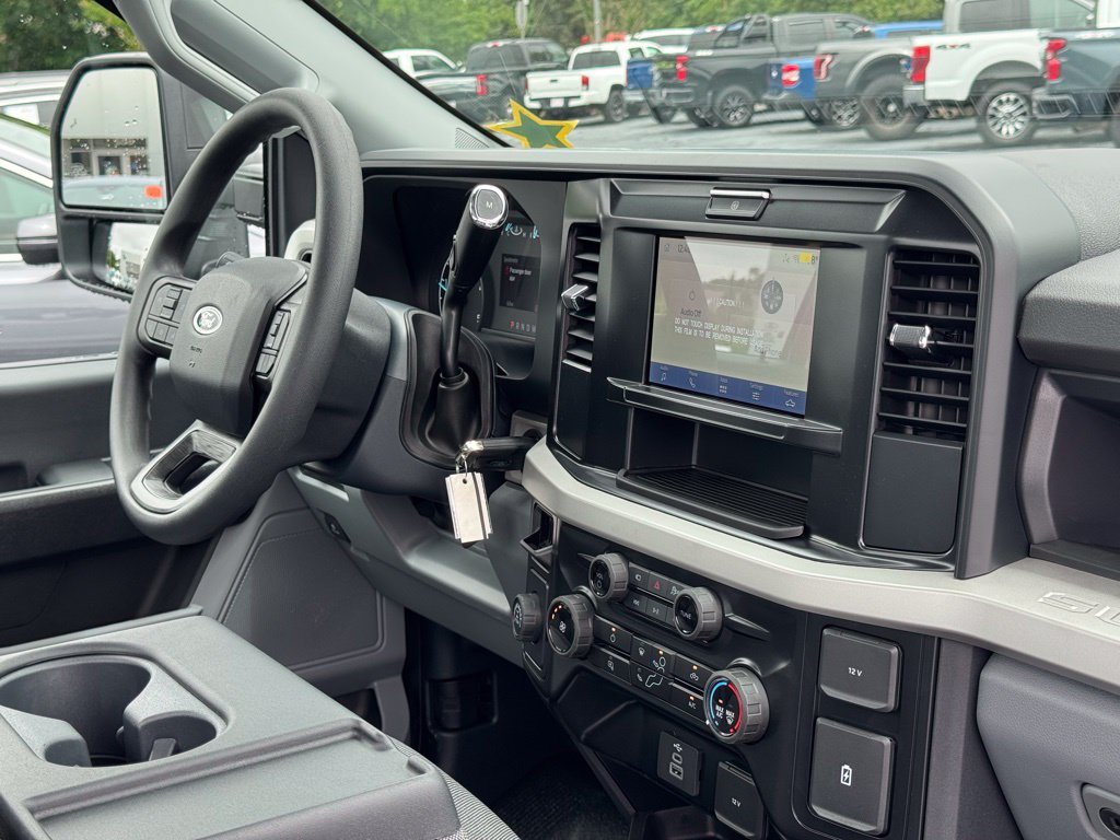Used 2025 Ford F350 XL w/ 360-Degree Camera Package RWD image 22