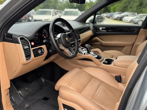 Used 2020 Porsche Cayenne AWD/4WD image 12