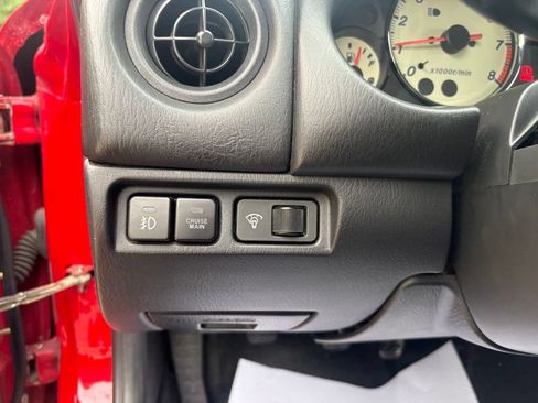 Used 2002 MAZDA MX-5 Miata RWD image 17