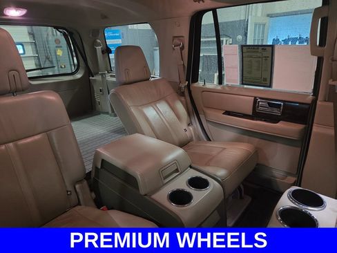 Used 2015 Lincoln Navigator 4WD image 14