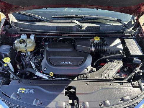 Used 2017 Chrysler Pacifica Touring-L FWD image 13