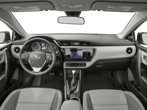 Used 2018 Toyota Corolla SE w/ SE Premium Package image 8