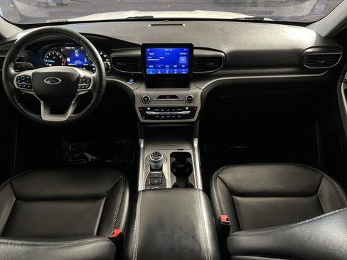 Used 2020 Ford Explorer XLT w/ Equipment Group 202A image 23