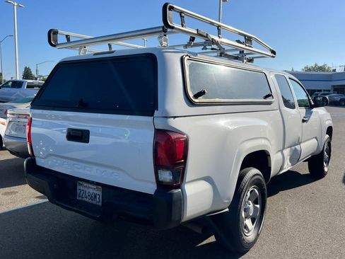 Used 2022 Toyota Tacoma SR RWD image 4