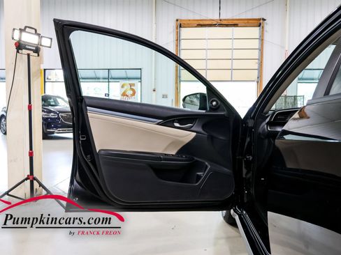 Used 2017 Honda Civic Touring image 15