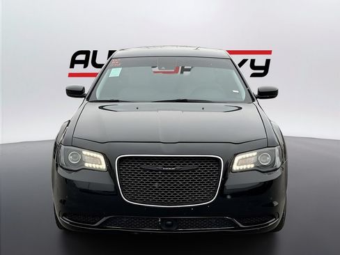 Used 2023 Chrysler 300 Touring w/ Safetytec Plus Group RWD image 2