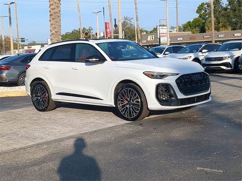 Used 2025 Audi SQ5 Prestige w/ Prestige Package image 2