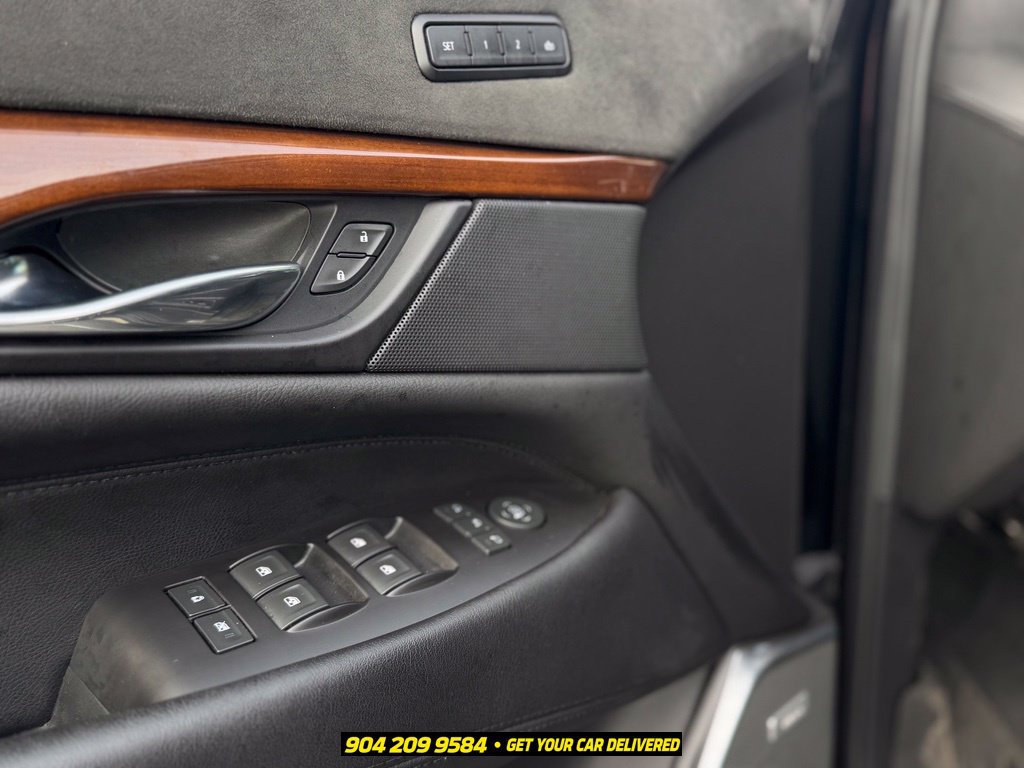 Used 2020 Cadillac Escalade Luxury AWD/4WD image 14