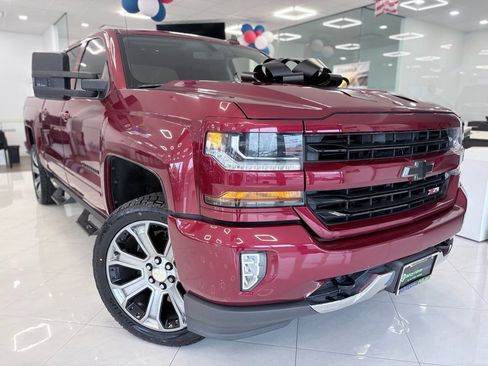 Used 2018 Chevrolet Silverado 1500 LT w/ All Star Edition AWD/4WD image 3