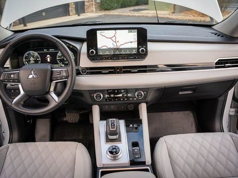 Used 2023 Mitsubishi Outlander SEL image 32