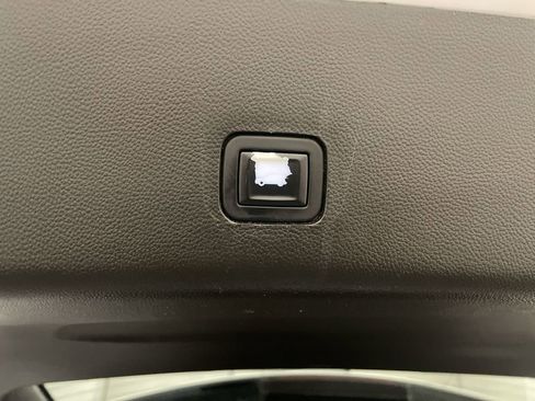 Used 2018 Chevrolet Traverse Premier w/ LPO, 'HIT The Road' Package AWD/4WD image 31