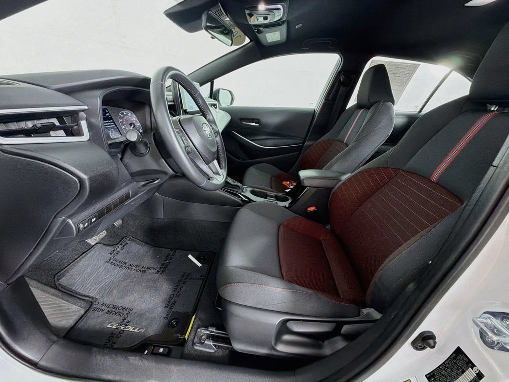 Used 2025 Toyota Corolla SE FWD image 12