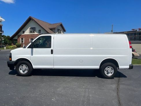 Used 2020 Chevrolet Express 3500 Extended w/ Driver Convenience Package RWD image 4