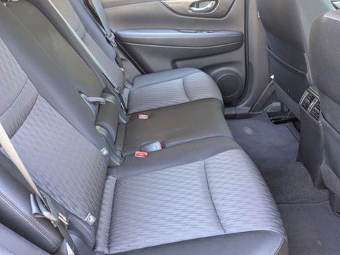 Used 2019 Nissan Rogue SV w/ Premium Package image 18