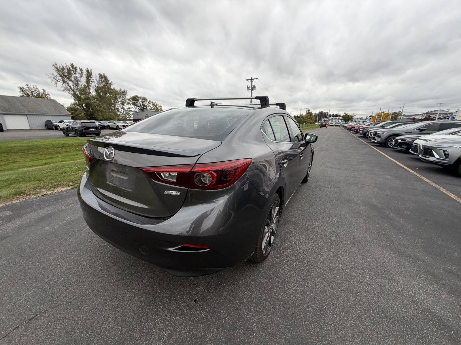 Used 2018 MAZDA MAZDA3 Grand Touring w/ Premium Equipment Package FWD image 8