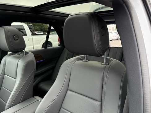 Certified 2025 Mercedes-Benz GLE 450 4MATIC image 3