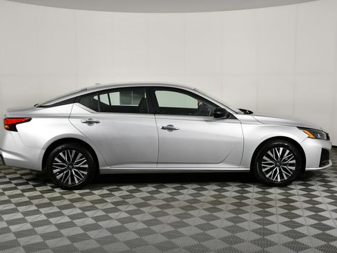 Used 2024 Nissan Altima 2.5 SV image 5