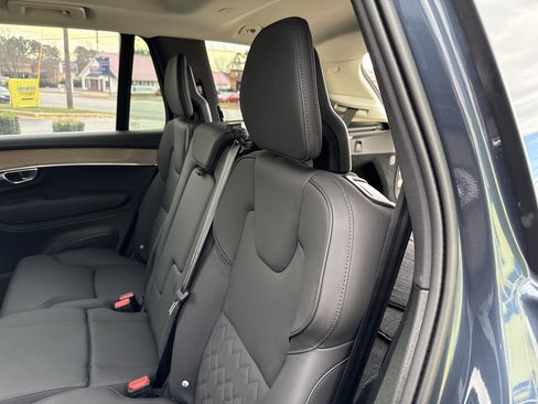 Used 2025 Volvo XC90 B6 Plus image 32