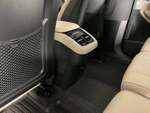Certified 2025 Volvo XC90 B6 Ultra w/ Protection Package Premier AWD/4WD image 18