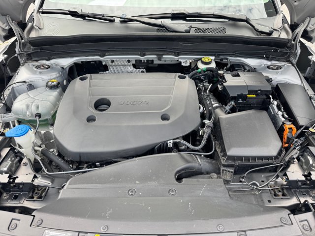 Used 2025 Volvo XC40 B5 Plus AWD/4WD image 19