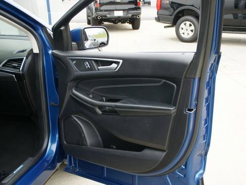 Used 2020 Ford Edge Titanium image 37