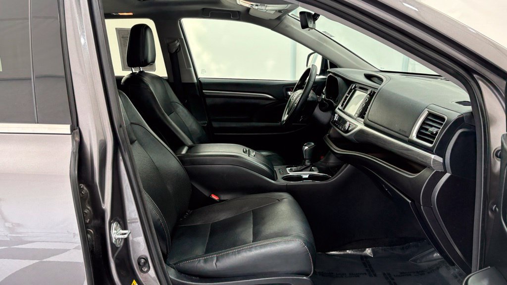 Used 2018 Toyota Highlander Limited AWD/4WD image 24