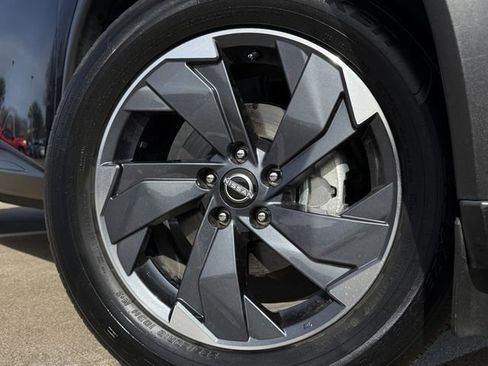 Used 2024 Nissan Rogue SV image 10