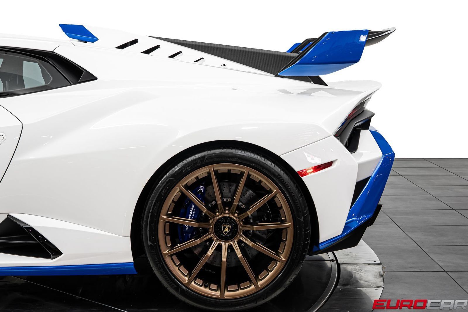 Used 2022 Lamborghini Huracan STO RWD image 21