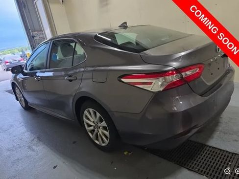 Used 2019 Toyota Camry LE FWD image 2