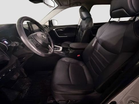 Used 2022 Toyota RAV4 XLE Premium image 15