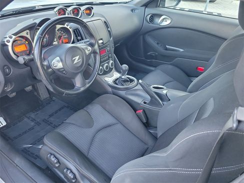 Used 2016 Nissan 370Z w/ Sport Package image 10