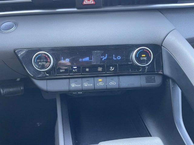 Certified 2023 Hyundai Elantra SEL FWD image 31
