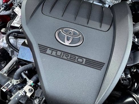Used 2025 Toyota Highlander XLE FWD image 34