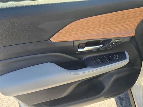 Used 2024 Toyota Grand Highlander XLE image 26