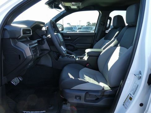 Used 2025 Toyota Tacoma TRD Sport image 20