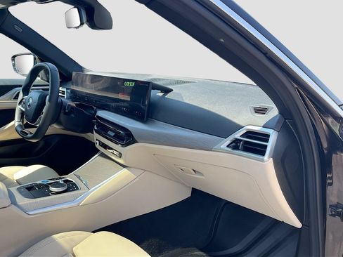 Used 2025 BMW i4 eDrive40 w/ Premium Package RWD image 31