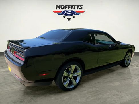 Used 2017 Dodge Challenger R/T RWD image 5
