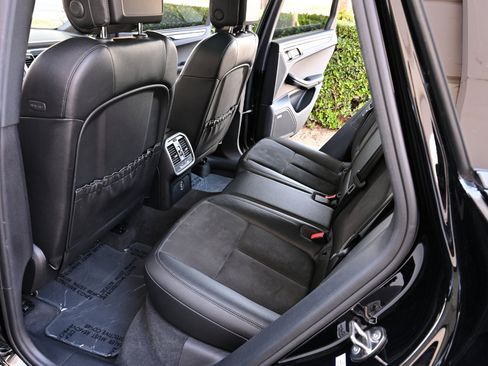 Used 2018 Porsche Macan Sport Edition AWD/4WD image 15