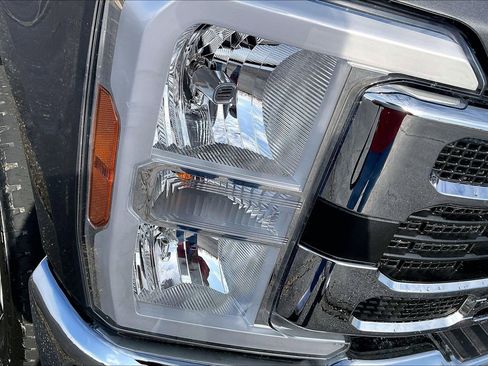 Used 2025 Ford F250 XLT w/ FX4 Off-Road Package image 22