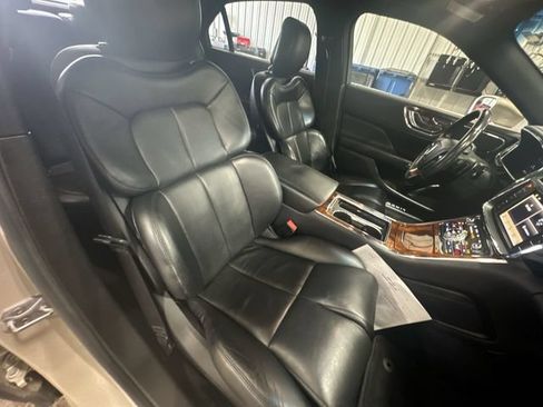 Used 2017 Lincoln Continental Select FWD image 32