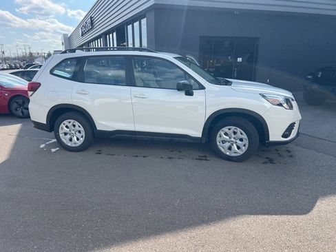 Used 2023 Subaru Forester image 2