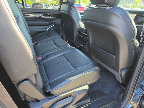 Used 2024 Jeep Wagoneer 4WD image 15
