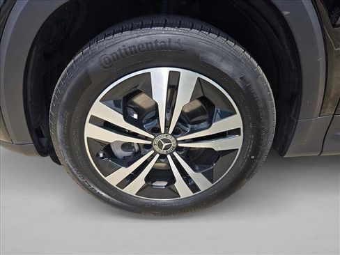 Used 2025 Mercedes-Benz GLB 250 image 11